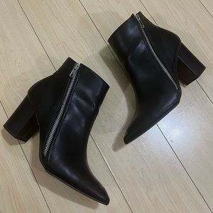 NEW BLACK ANKLE HEELED BOOTS WITH ZIPPER DETAILING